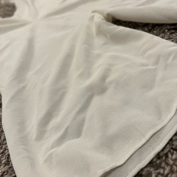 Skims - Picture 4 of 8